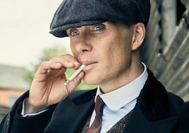 Cillian Murphy no es fumador pero está constantemente con un cigarillo en ‘Peaky Blinders’, ¿cómo lo hace?