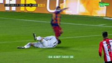 Neymar le dio un rodillazo en la cabeza a Iago Herrerin