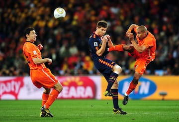 AC Milan, Manchester City y Ajax, pero el aficionado español siempre olvidará su currículum y recordará a Nigel de Jong como el protagonista de una atroz entrada a destiempo en la final del Mundial de Sudáfrica de 2010 a Xabi Alonso.