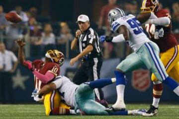 Robert Griffin III (10) de los Washington Redskins ante los Dallas Cowboys.