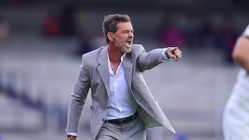 Diego Cocca head coach of Atlas during the 7th round match between Pumas UNAM and Atlas as part of the Liga BBVA MX, Torneo Apertura 2025 at Olimpico Universitario Stadium, on August 31, 2025 in Mexico City, Mexico.