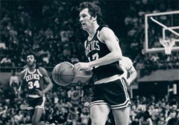 17: JOHN HAVLICEK. Otra de las grandes leyendas de los Celtics y de la NBA. Pasó 16 años en Boston en los que ganó ocho anillos (MVP en las Finales de 1974) y fue 13 veces allstar. 