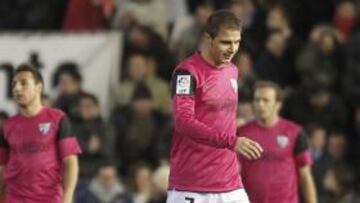 <b>TRISTEZA. </b>Joaquín, Cazorla y Mathijsen, alicaídos en Mestalla.