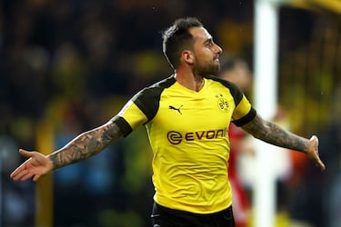 En Alemania, el delantero valenciano recuperó la confianza y el instinto goleador que había decaído en el Barcelona. Cada vez que salía desde el banquillo respondía con goles, convirtiéndose en el hombre decisivo del Dortmund.