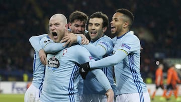 Celta Vigo&#039;s John Guidetti and his team mates celebrate a penalty scored by Iago Aspas. 