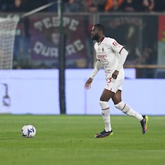 Una web para adultos ofrece 285.000 euros a Tomori por comentar el Mundial