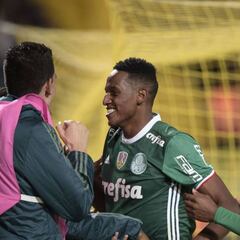 Yerry Mina se lesiona en el triunfo de Palmeiras ante Avai