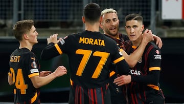 Soccer Football - Europa League - Knockout Phase Playoff - First Leg - AZ Alkmaar v Galatasaray - AFAS Stadion, Alkmaar, Netherlands - February 13, 2025 Galatasaray's Roland Sallai celebrates scoring their first goal with teammates REUTERS/Gonzalo Fuentes