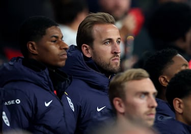 Inglaterra bate, sorri e convence