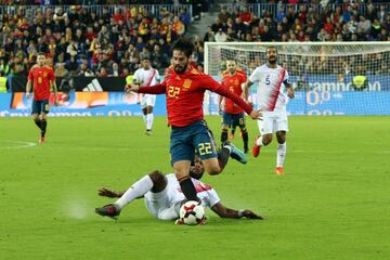 Waston le hizo una dura entrada a Isco.