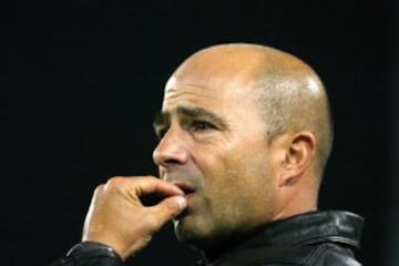 En 2006 enfrentó a Colo Colo dirigiendo al Coronel Bolognesi peruano.