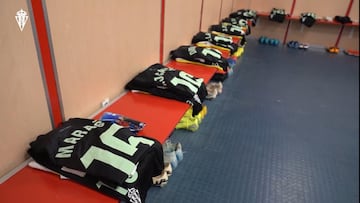 30-10-24. IMAGEN DEL VESTUARIO DEL SPORTING EN LOS PAJARITOS.