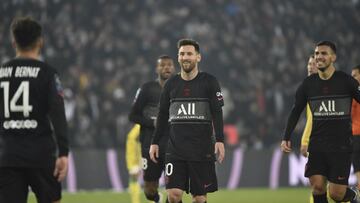 Messi celebra con sus compañeros la victoria contra el Nantes.
