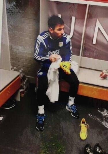 Manchester United use Messi pic to set example for youth players