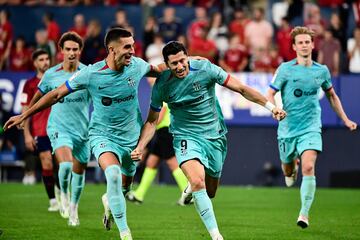 Lewandowski celebra uno de los goles del Barça.