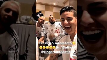 ¿Foto o video? La broma de James a Vidal y Rafinha