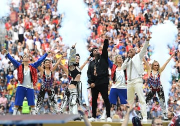 Antes de la final entre Croacia y Francia, los cantantes hicieron el show en el estadio de Luzhniki en Moscú.