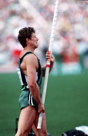 Fue poseedor del r¨¦cord mundial de 6'15 metros, establecido en pista cubierta el 21 de febrero de 1993 en Donetsk durante casi 21 a?os. El franc¨¦s Renaud Lavillenie super¨® por un cent¨ªmetro la marca en la misma reuni¨®n y en el mismo estadio.