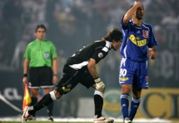 Mayer Candelo estuvo en la U en 2006. Es recordado por el penal que se perdió en la final ante Colo Colo.