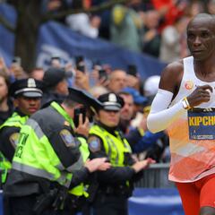 Kipchoge: “No fue mi día, pero no me mató, me hizo más fuerte”