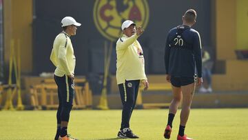 Miguel Herrera y J&eacute;r&eacute;my M&eacute;nez, Am&eacute;rica