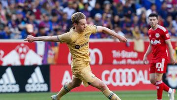 Barcelona's Dutch midfielder Frenkie De Jong controls the ball during the international friendly football match between the New York Red Bulls and FC Barcelona at Red Bull Arena in Harrison, New Jersey, on July 30, 2022. (Photo by Kena Betancur / AFP)