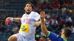 Daniel Dujshebaev en uno de sus goles.