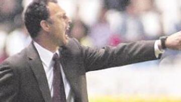 <b>RIVALIDAD EN EL BANQUILLO. </b>Caparrós siempre tuvo duelos calientes con Aguirre.