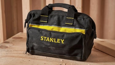 La bolsa de herramientas Stanley “irrompible” y con ocho bolsillos