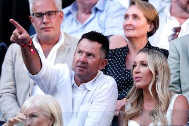 Ricky Ponting, entrenador de críquet australiano y exjugador de críquet, y Rianna.