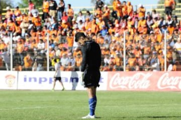 En la décimotercera fecha del Clausura 2014-15, Cobreloa enfrentó a Huacipato, y Felipe Núñez fue expulsado en los acereros tras infringir la norma del último hombre. El puesto del golero lo tomó el juvenil Jimmy Martínez, quien debutaba en el profesionalismo ante los de la segunda región. Al momento de ponerse al arco, Cobreloa se imponía por 1-0. El partido terminó en goleada loína de 6-0. 