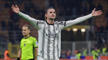 Milan (Italy), 19/03/2023.- Juventus FC's midfielder Adrien Rabiot celebrates following the Italian serie A soccer match between FC Inter and Juventus in Milan, Italy, 19 March 2023. (Italia) EFE/EPA/ROBERTO BREGANI