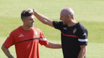 Abraham dialoga con Popovic durante la concentraci&oacute;n de Bolta&ntilde;a.