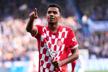 En plena ofensiva del equipo de Míchel, el centrocampista estaba en el sitio adecuado para enviar el balón a la red y dar la victoria al equipo de Montilivi.