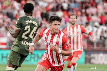 Su jugada y su perfecta definición, en el tiempo añadido, le sirvió a su equipo para sumar una victoria que le coloca en puesto de ascenso directo.