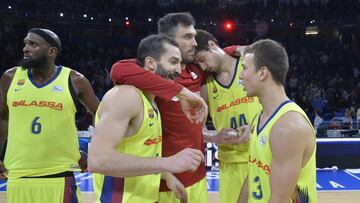 20/01/19 PARTIDO DE BALONCESTO ACB BASKONIA - BARCELONA ALEGRIA ABRAZO PIÑA GRUPO TOMIC SINGLETON PANGOS