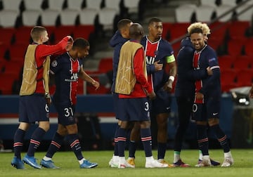 Neymar celebra la clasificación del PSG a semifinales.