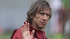 Peru&#039;s coach Ricardo Gareca waves as he arrives to lead his team&#039;s practice in Lima, Peru, Tuesday, Oct. 3, 2017. Peru will face Argentina in a World Cup qualifying soccer game in Buenos Aires on Oct. 5, 2017. (AP Photo/Martin Mejia)