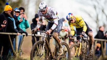 Van der Poel, por delante de Van Aert, en el Trofee X2O de Baal.