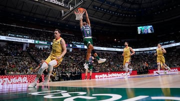 Tyson Pérez vuela ante el Andorra.