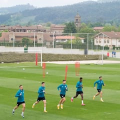 Lezama: Yeray ya toca balón y Raúl García, con el grupo