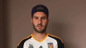 Andr&eacute; Pierre Gignac con al nueva playera de Tigres.