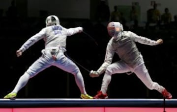 2016 Rio Olympics - Fencing - Final - Men's Foil Individual Bronze Medal Bout - Carioca Arena 3 - Rio de Janeiro, Brazil - 07/08/2016. Timur Safin (RUS) of Russia competes with Richard Kruse (GBR) of United Kingdom. 
