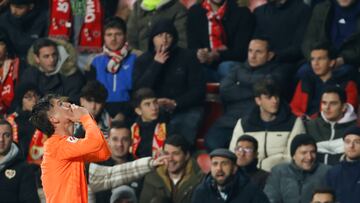 Can¨®s celebra el 0-1.