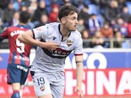 El Levante se ha convertido en experto en los minutos finales. Ante el Huesca lo volvió a hacer, con un gol de Alex Forés en el 91, para dar la victoria a los granotas y colocarle en lo alto de la clasificación. El delantero se aprovechó de un potente y medido envío de Kochorashvili.