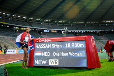 Mo Farah vuelve a la pista a lo grande con r¨¦cord de la hora