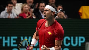 Rafa Nadal celebra un punto en Málaga durante la Copa Davis.