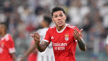 TURIN, ITALY - SEPTEMBER 14: Enzo Fernandez of SL Benfica issues instructions during the UEFA Champions League group H match between Juventus and SL Benfica at Allianz Stadium on September 14, 2022 in Turin, Italy. (Photo by Chris Ricco/Getty Images)