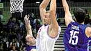 TARLAC LO INTENTÓ. El nuevo fichaje del Madrid hizo 4 puntos.