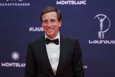 El alcalde de Madrid, José Luis Martínez Almeida, posa a su llegada a la ceremonia de entrega de los Premios Laureus.